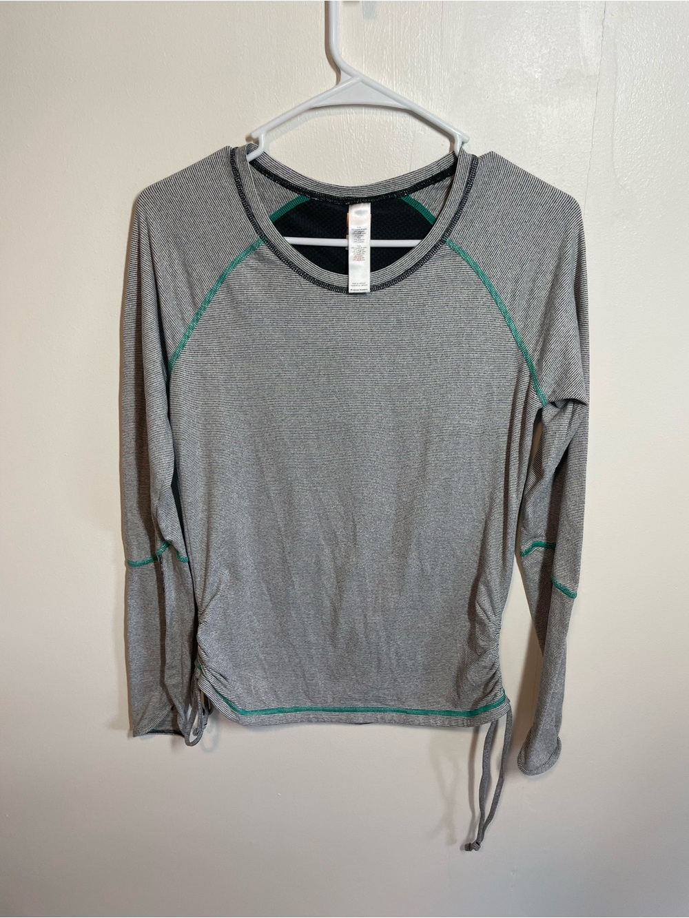 Lucy Gray Long-Sleeve Performance Yoga Top with Green Contrast Stitching